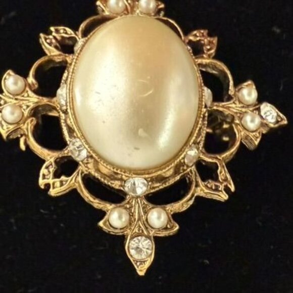 Vintage Faux Pearl Brooch with Rhinestone Accents Ornate Gold Tone Filigree Pin - Picture 9 of 12